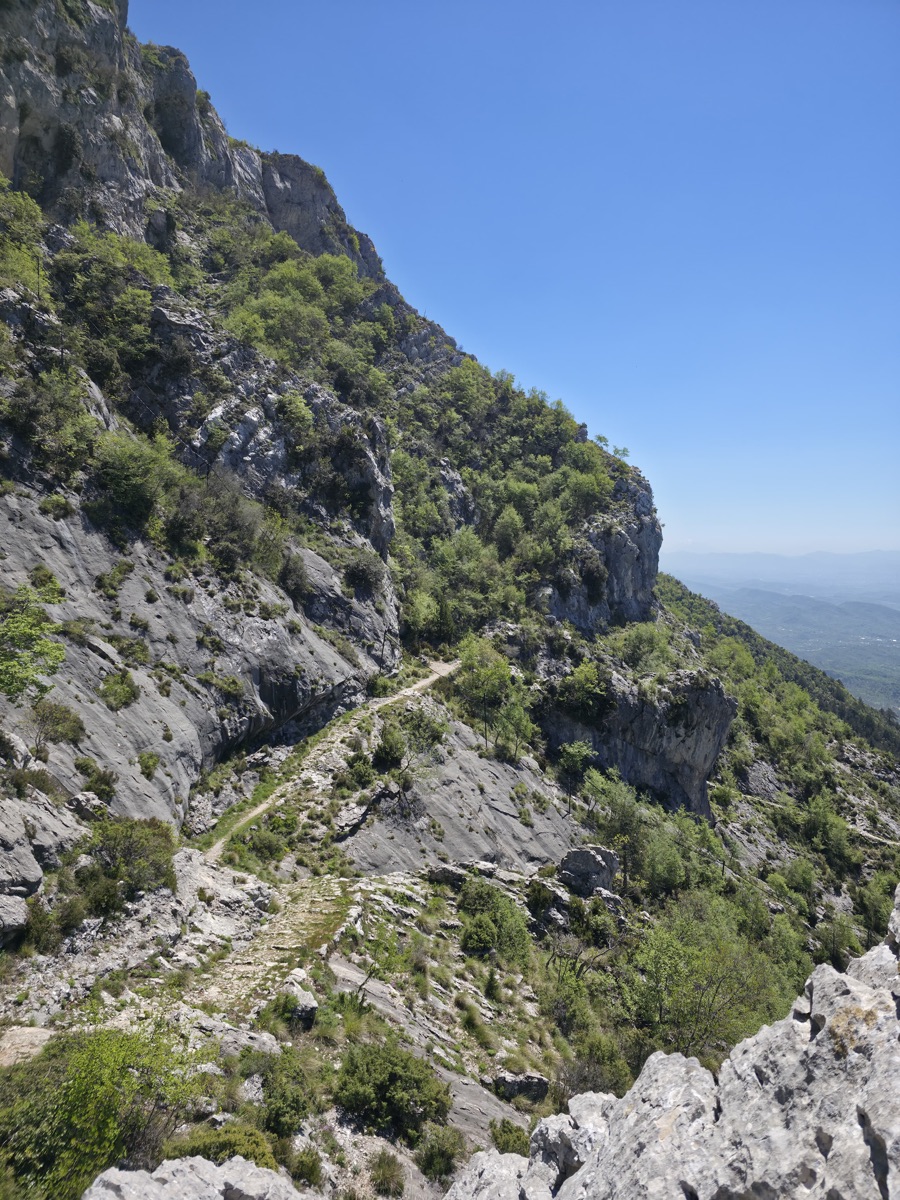 The trail switchbacking up the steep limestone face towards Sari Salltik